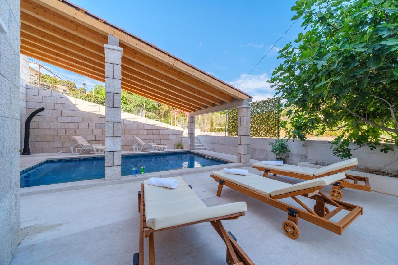 Luxury Stone Villa Nevija 2022 Private Villa 米欧纳 外观 照片